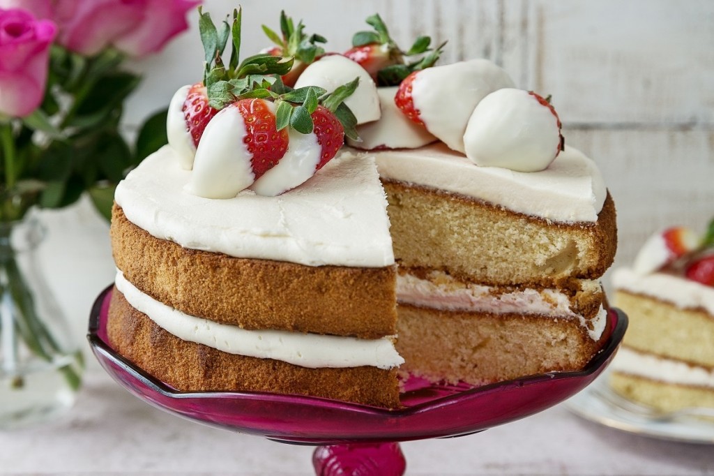 Mother’s Day Baileys & Strawberry Cake - Food Ireland Irish Recipes